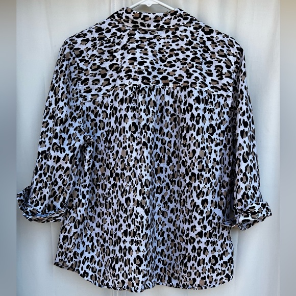 Chico's No Iron Linen Button Up Shirt Size 2 Leopard Print 3/4 Sleeve - Picture 4 of 11